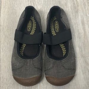 Keen slip on flats